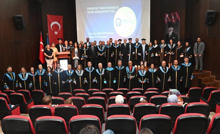 Karadeniz Teknik Üniversitesi'nde Sosyal Bilimler Enstitüsü Mezunlar Buluşması ve Mezuniyet Töreni Coşkuyla Gerçekleşti"