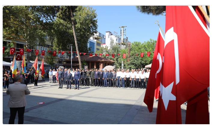 AKÇAABAT’TA ZAFER BAYRAMI’NIN 101. YILDÖNÜMÜ KUTLANDI.