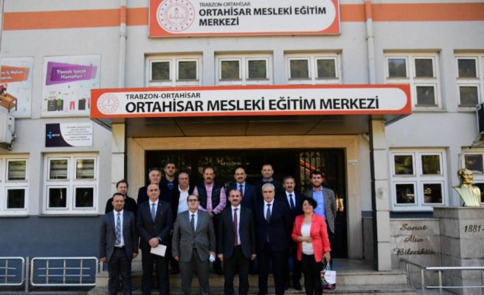 İl Müdürü Uygun Ortahisar mesleki eğitim merkezini ziyaret etti.