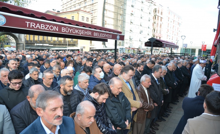 ESKİ BAŞKAN SÜRMEN TÖRENLE SON YOLCULUĞUNA UĞURLANDI