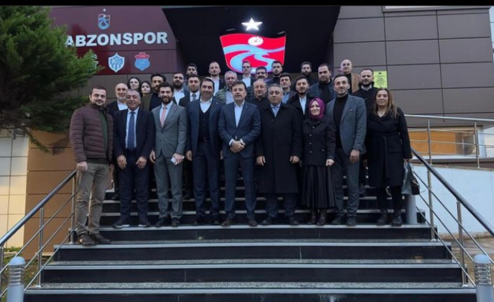 AKP’liler Trabzonspor Kulübünü ziyaret ettiler.