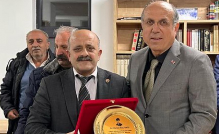 Başkan adayı kalyoncu’ya plaket takdim ettiler