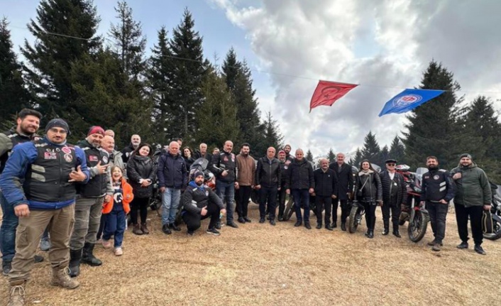 CHP’liler Akçaabat Hıdırnebi yaylasında idiler.