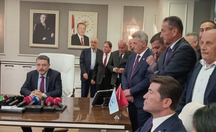 Başkan Ahmet Kaya,Görevi başkan Ahmet Metin Genç’ten devir aldı.