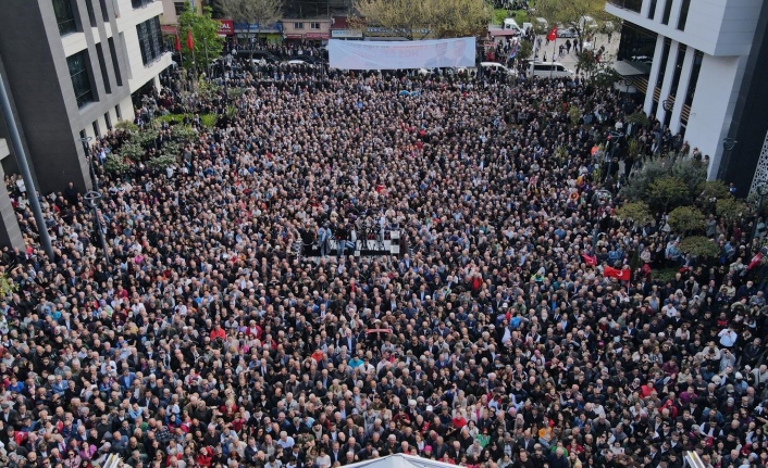 Başkan İmamoğlu mahşeri kalabalığa konuştu