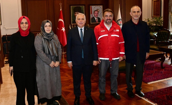 Kızılay’dan Vali Yıldırım’ı ziyaret.