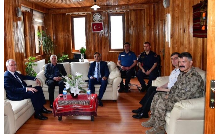 Trabzon bürokrasisi başkan Beşel’i yalnız bırakmadı.