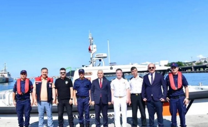 Trabzon bürokrasisi Kafes balıkçılığını denetlediler.