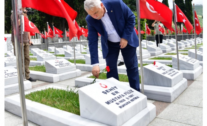 Vali Aziz Yıldırım, Kurban Bayramı Dolayısıyla Sülüklü Asri Mezarlığı Şehitliği'nde Düzenlenen Programa Katıldı