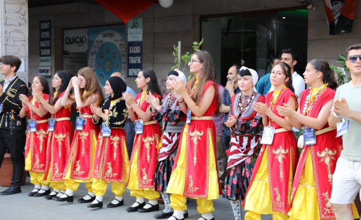 32. ULUSLARARASI AKÇAABAT MÜZİK VE HALK OYUNLARI FESTİVALİ BAŞLADI