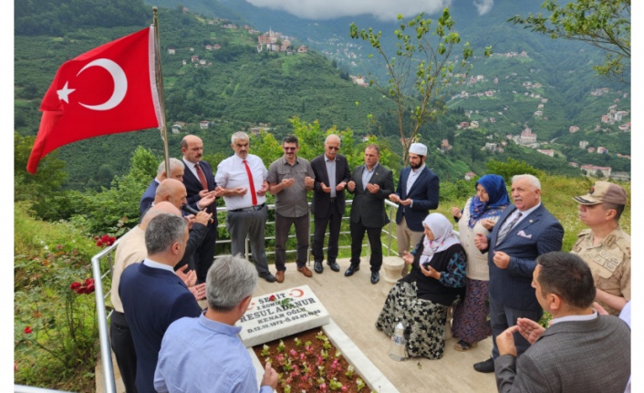 Vali Aziz Yıldırım, Jandarma Komando Onb. Resul Adanur’un Kabrini Ziyaret Etti