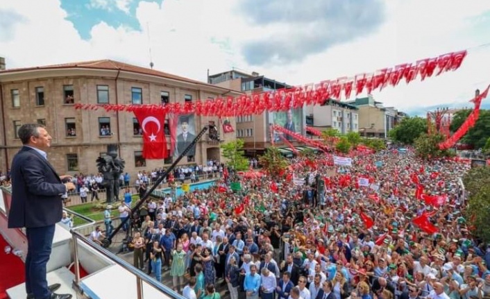 Özgür Özel Giresun’da fındık mitingi yaptı