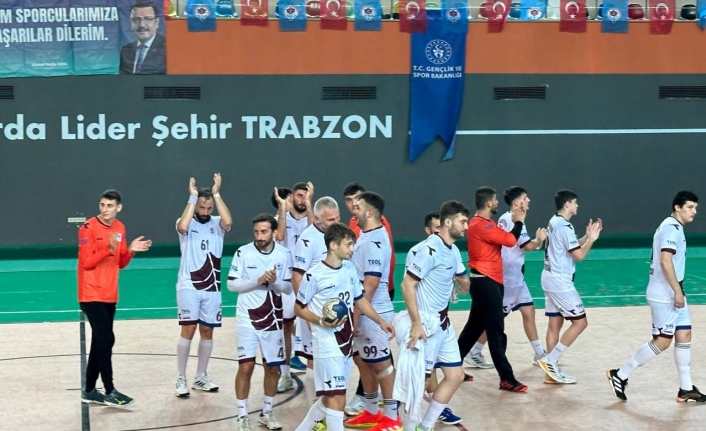 TRABZON FIRTINASI HENTBOL SAHASINDA ESTİ