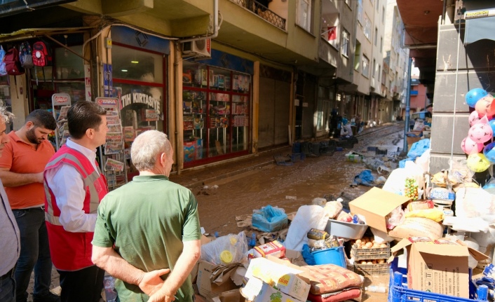 Ortahisar Belediyesi ekipleri sel bölgesinde aralıksız çalışıyor