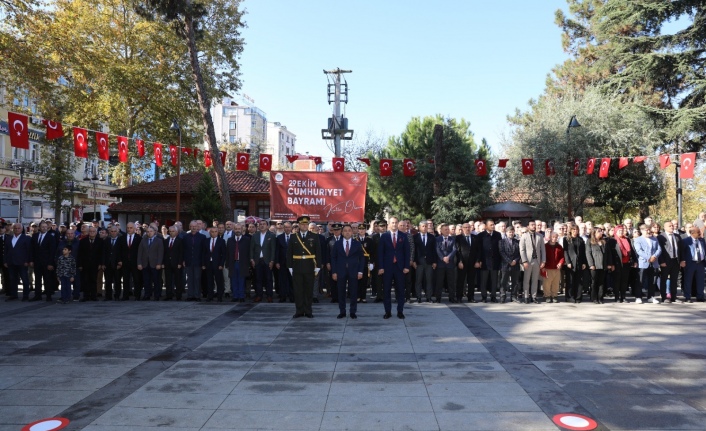 AKÇAABAT’TA 29 EKİM CUMHURİYET BAYRAMI İÇİN ÇELENK SUNMA TÖRENİ YAPILDI