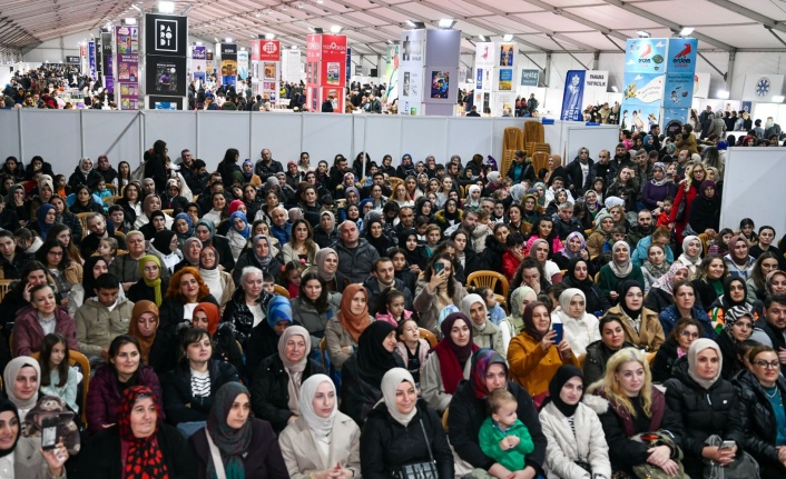 TRABZON'DA KİTAP ŞÖLENİ SÜRÜYOR