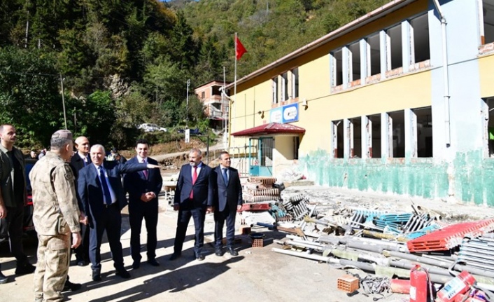 Vali Aziz Yıldırım, Yeniden Düzenlenen Yeşilköy Şehit Haydar Arslan İlk ve Ortaokulunda İncelemelerde Bulundu