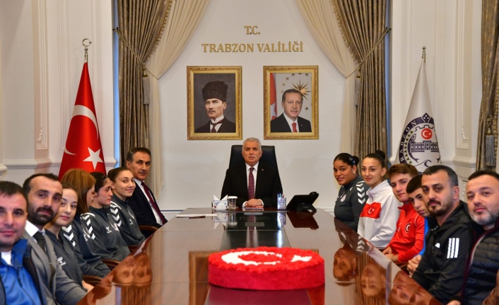 Vali Aziz Yıldırım, Şampiyon Sporcuları Makamında Ağırladı