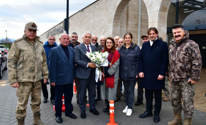 Vali Aziz Yıldırım, Tarihi Avrasya Pazarı’nı Ziyaret Etti