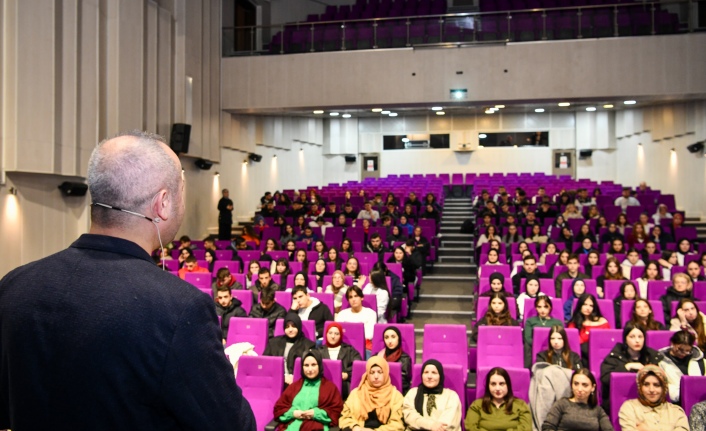 Büyükşehir Belediyesi'nden Üniversite Adaylarına Destek Semineri