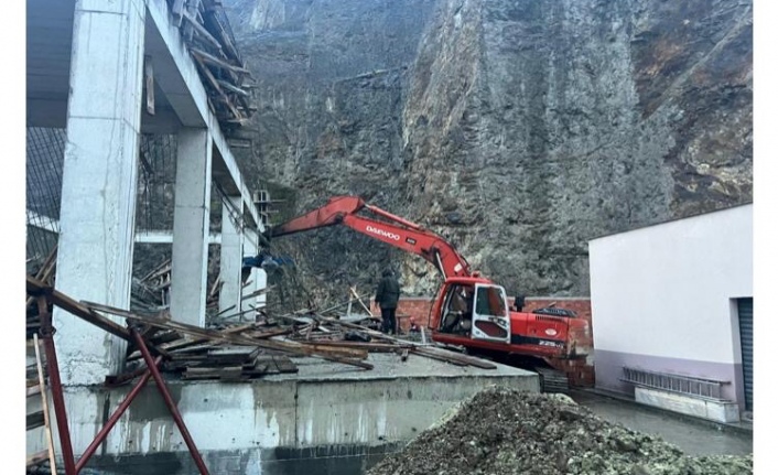 Deliklitaş’ta Bina  çöktü 1 kişi öldü