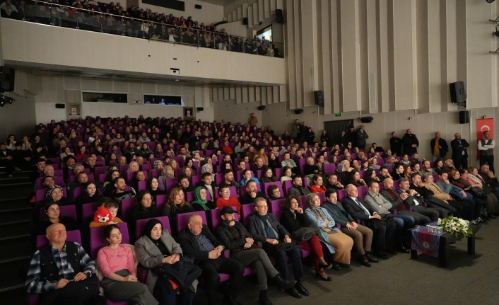 ŞEHİR TİYATROSU ‘ŞÜKRAN TRABZON’ OYUNUYLA SAHNEYE ÇIKTI