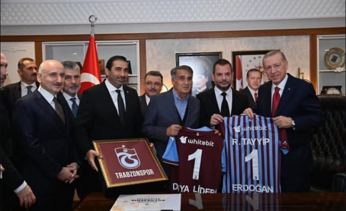 Cumhurbaşkanı Erdoğan Trabzonspor yönetimini kabul etti.