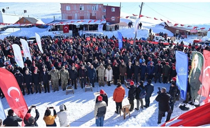 Sis dağı şenlikleri yapıldı.