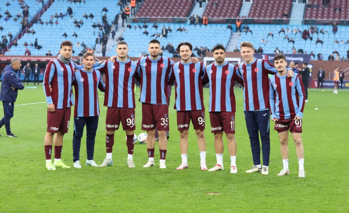 Trabzonspor’lu Futbolcular Cubuklu Forma İle Çıktılar