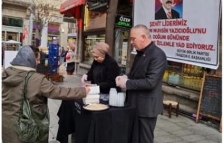 Muhsin Yazıcıoğlu için lokma dağıttılar