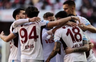 Trabzonspor ilk yarıyı 1-0 önde bitirdi.