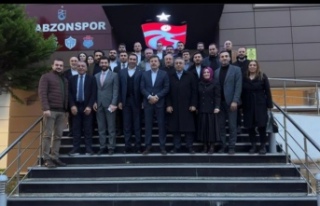 AKP’liler Trabzonspor Kulübünü ziyaret ettiler.
