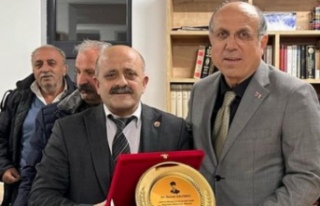 Başkan adayı kalyoncu’ya plaket takdim ettiler