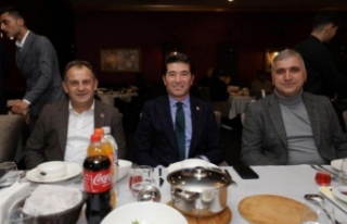 Meclis üyeleri ve eşleri ile iftar sofrasında buluştular