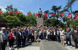 Emekliler Atatürk alanda toplandılar