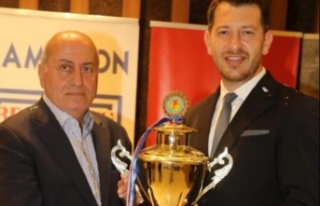 Beşikdüzüspor şampiyonluğunu İstanbul’da kutladı