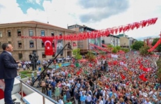 Özgür Özel Giresun’da fındık mitingi yaptı