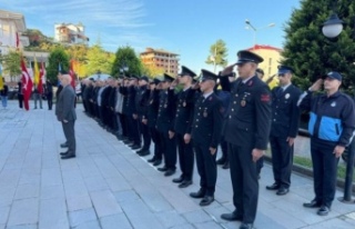 Çarşıbaşında tören vardı.