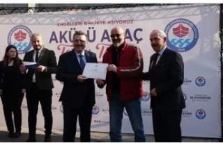 Büyükşehir belediyesi akülü araç dağıttı