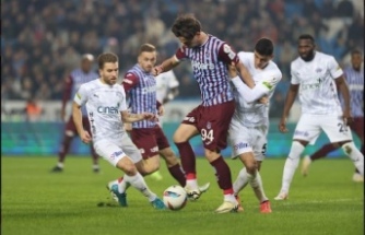 Trabzonspor, Trendyol Süper Lig'de 15. hafta mücadelesinde Kasimpaça ile karsilasti ve 2-2 berabere kaldi.