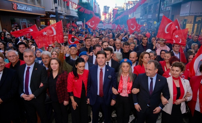 Ortahisar Belediyesi’nden Tarihi Cumhuriyet Yürüyüşü